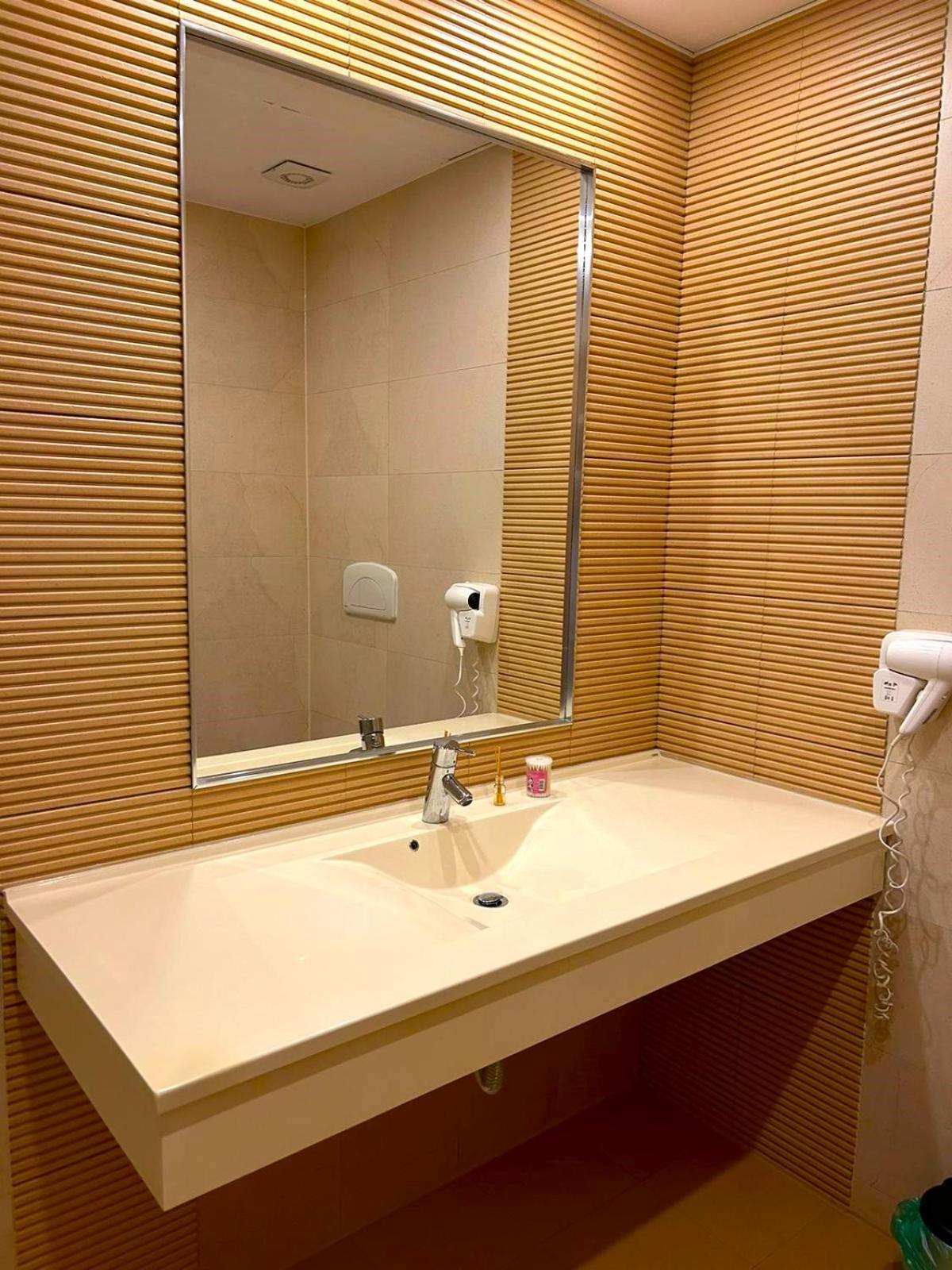Yamaluxe Apartments - Silent & Warm With Many Facilities Bukarest Exteriör bild
